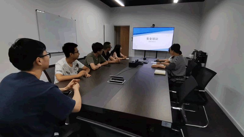 企业如何通过定制化入职内训提升员工胜任力？**