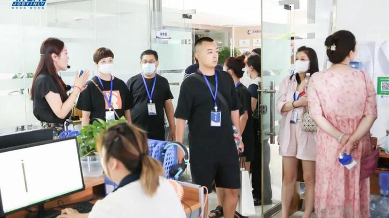 以下是一些广州地区知名的电工培训学校，供大家参考：