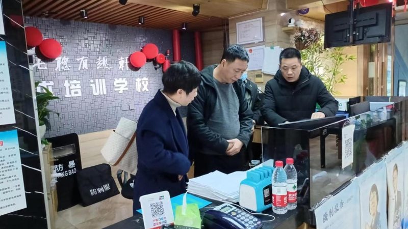 在培训实施过程中，要关注以下几点：